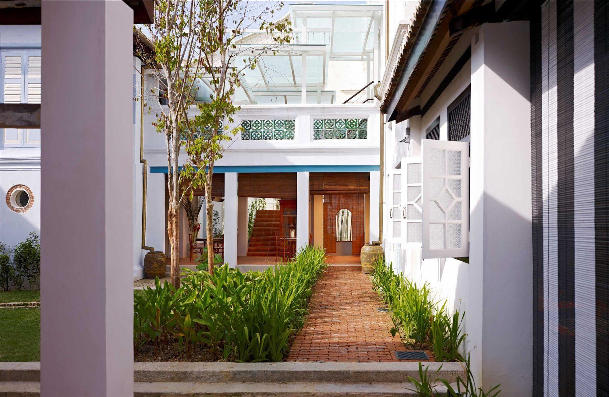 23 Lane 5* George Town